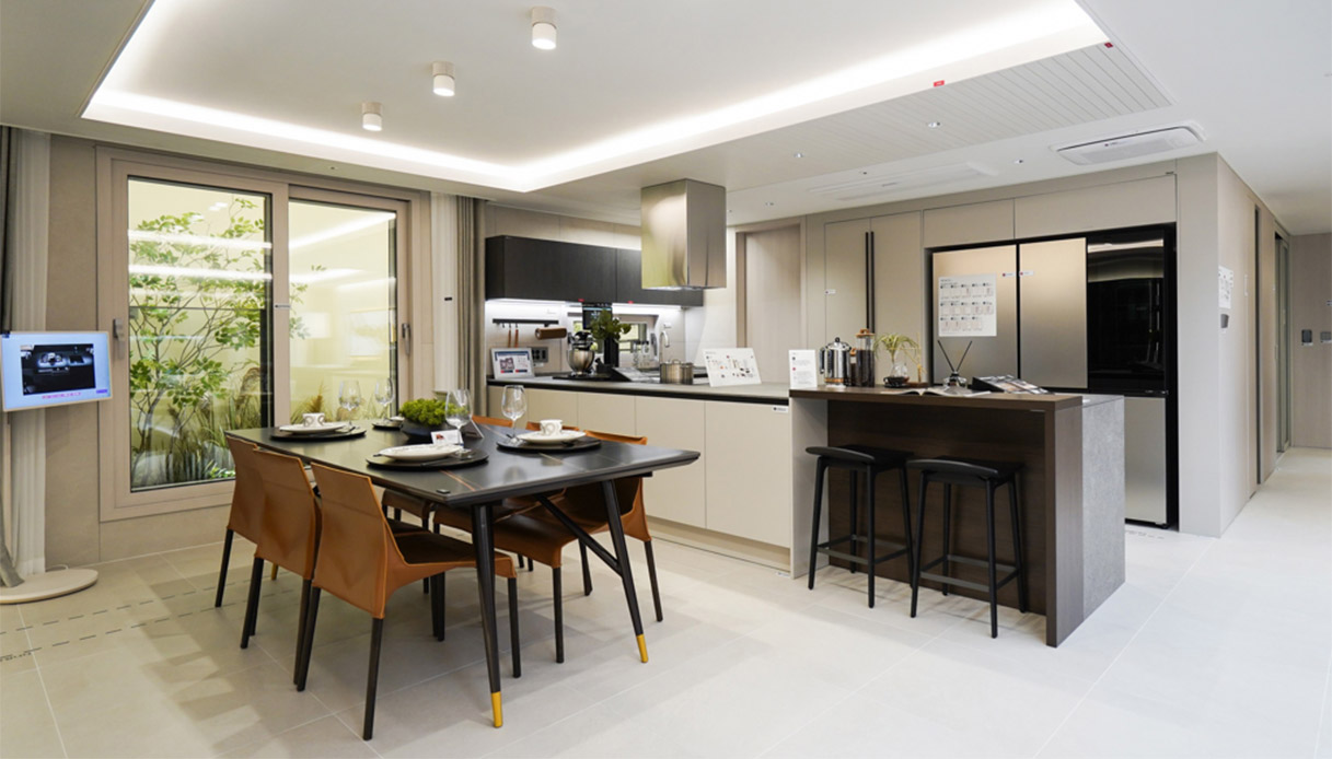 Mock-up cucina Arredo3 in Corea del Sud con isola centrale e finiture moderne