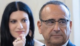 Sanremo 2026, il camerino di Carlo Conti è un omaggio a Pippo Baudo: ecco perché