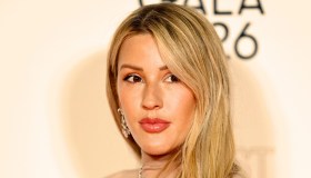 Ellie Goulding incinta e scalza al BAFTA Gala 2026: il vestito aderente che racconta la maternità