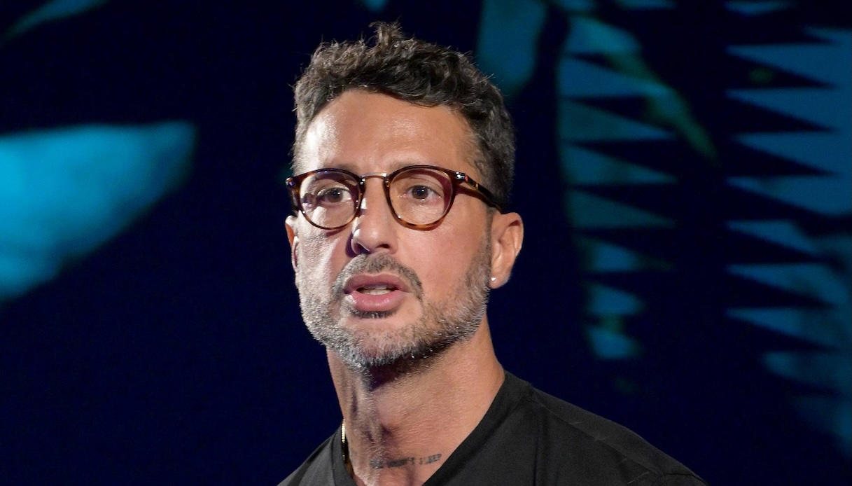 Fabrizio Corona, le parole dopo il ricovero: “Sto male e non riesco a guarire, ma non posso fermarmi”