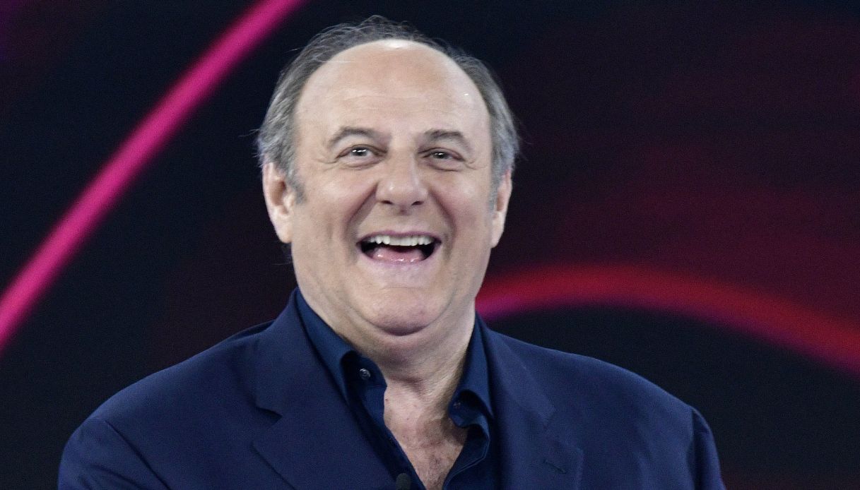 Chi vuol essere milionario, pagelle 1 febbraio: Gerry Scotti rinnova tutto (8), Luigi e la spocchia irresistibile (9) Chi vuol essere milionario, pagelle 1 febbraio: Gerry Scotti rinnova tutto (8), Luigi e la spocchia irresistibile (9)