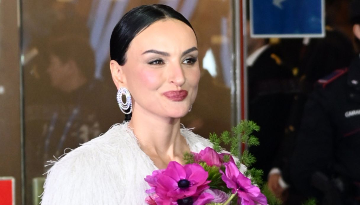 Sanremo 2026, le pagelle ai look del Green Carpet: Levante è la più chic (9), Arisa si trasforma (9), Serena Brancale sciura (5)