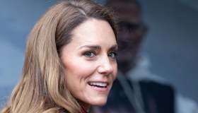 Kate Middleton sensazionale con il look monocolore e coi bimbi è dolcissima