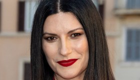 Sanremo 2026, chi veste Laura Pausini al Festival