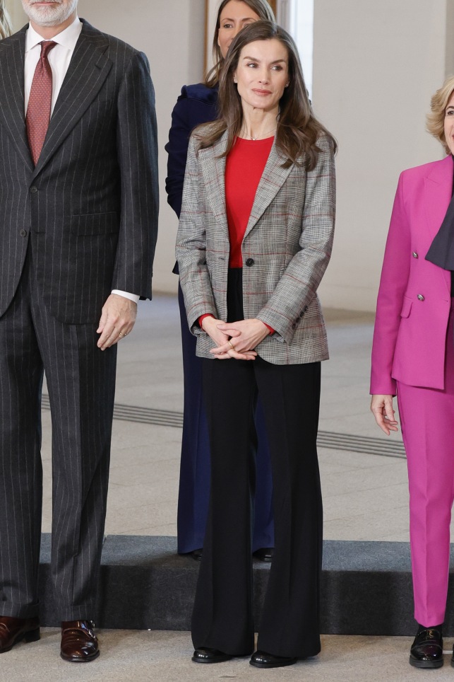 Letizia di Spagna con un look da perfetta "Working Royal"