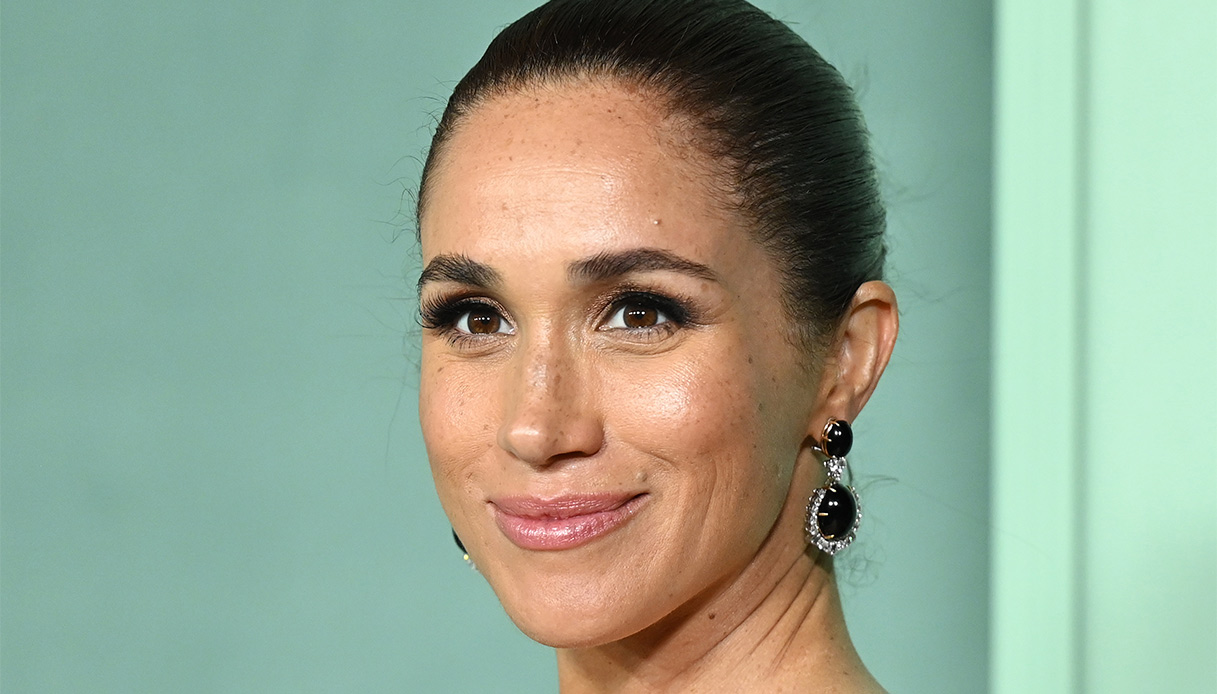 Meghan Markle gioca a fare la Principessa mentre la Monarchia cade a pezzi