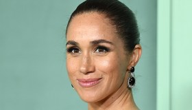 Meghan Markle gioca a fare la Principessa mentre la Monarchia cade a pezzi