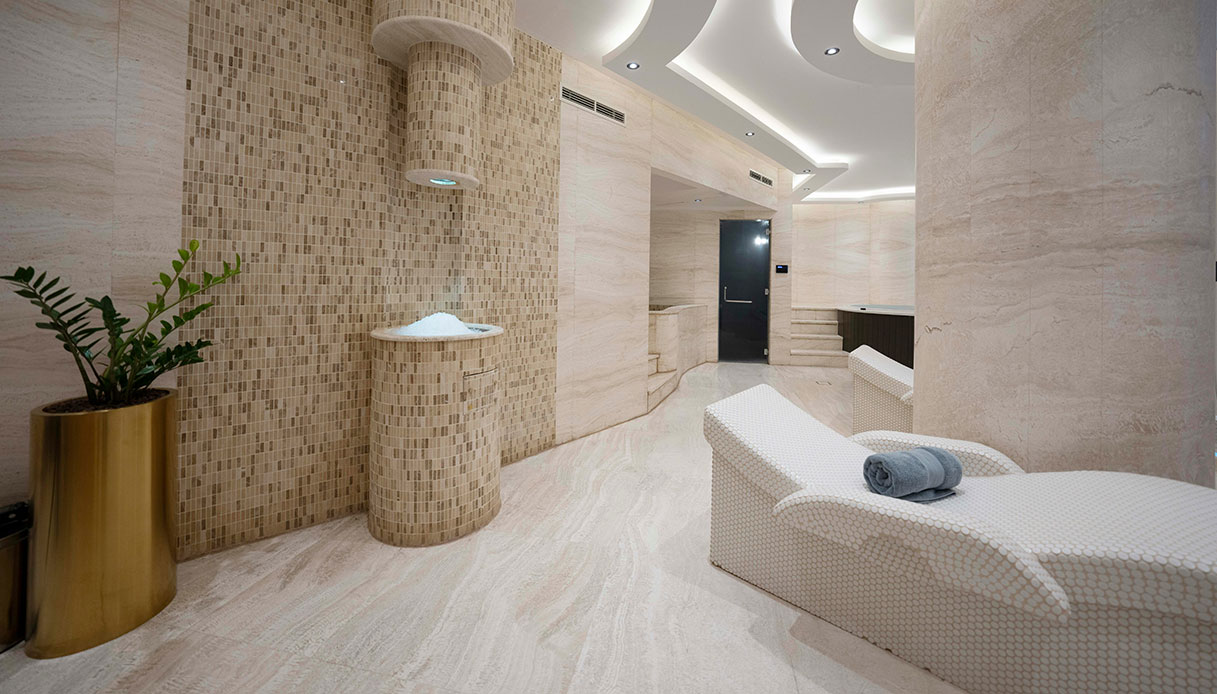 Mosaici di lusso il grande ritorno nel design contemporaneo per bagno cucina e living