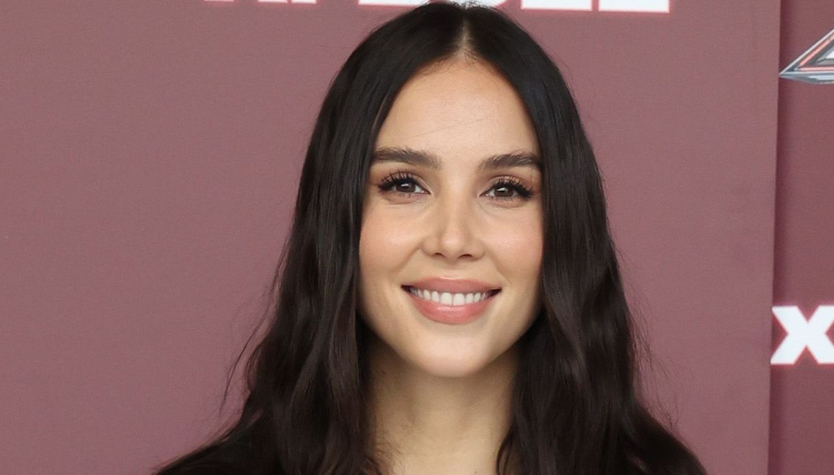 La giacca di montone di Paola Di Benedetto è la più cool dell’inverno. 5 modelli low cost per replicare il look