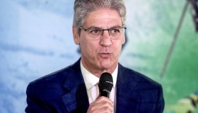 Chi è Paolo Petrecca, il telecronista che ha commentato l’apertura di Milano-Cortina 2026