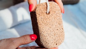 Pietra pomice, come utilizzarla per eliminare le incrostazioni di calcare