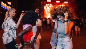 San Valentino senza etichette fra amore fluido, relazioni aperte e nuove intimità