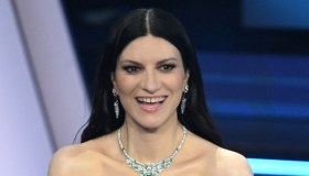 Sanremo 2026, i look della finale: Pausini non rischia e per una volta è la mossa giusta
