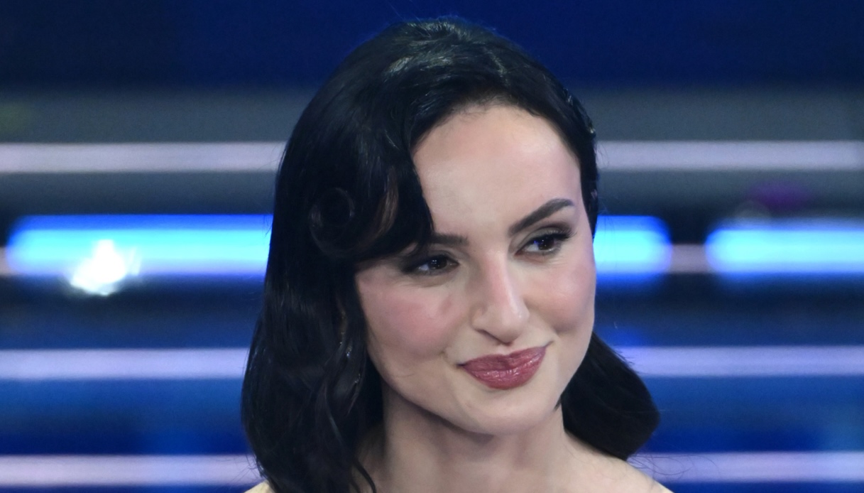 Sanremo 2026, i look della prima serata: Arisa alza l’asticella, Laura Pausini fa la diva