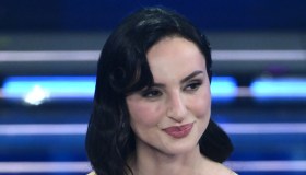 Sanremo 2026, i look della prima serata: Arisa alza l’asticella, Laura Pausini fa la diva