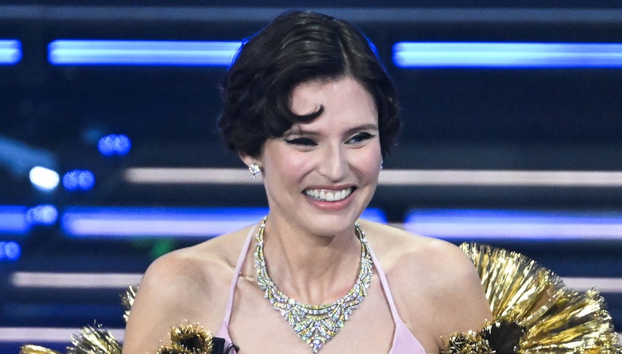 Sanremo 2026, i look della quarta serata: Bianca Balti fa scuola di moda e mette tutti in riga