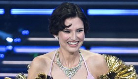 Sanremo 2026, i look della quarta serata: Bianca Balti fa scuola di moda e mette tutti in riga