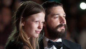 Shia LaBeouf e Mia Goth separati da un anno in segreto, i motivi: “Legame complicato”