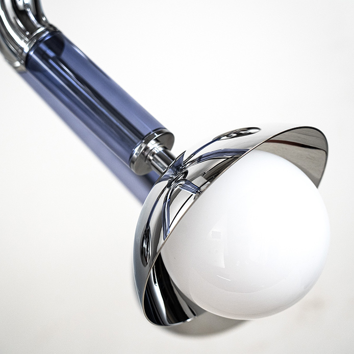 Dettaglio applique Stimma in vetro di Murano con struttura in finitura cromo lucido