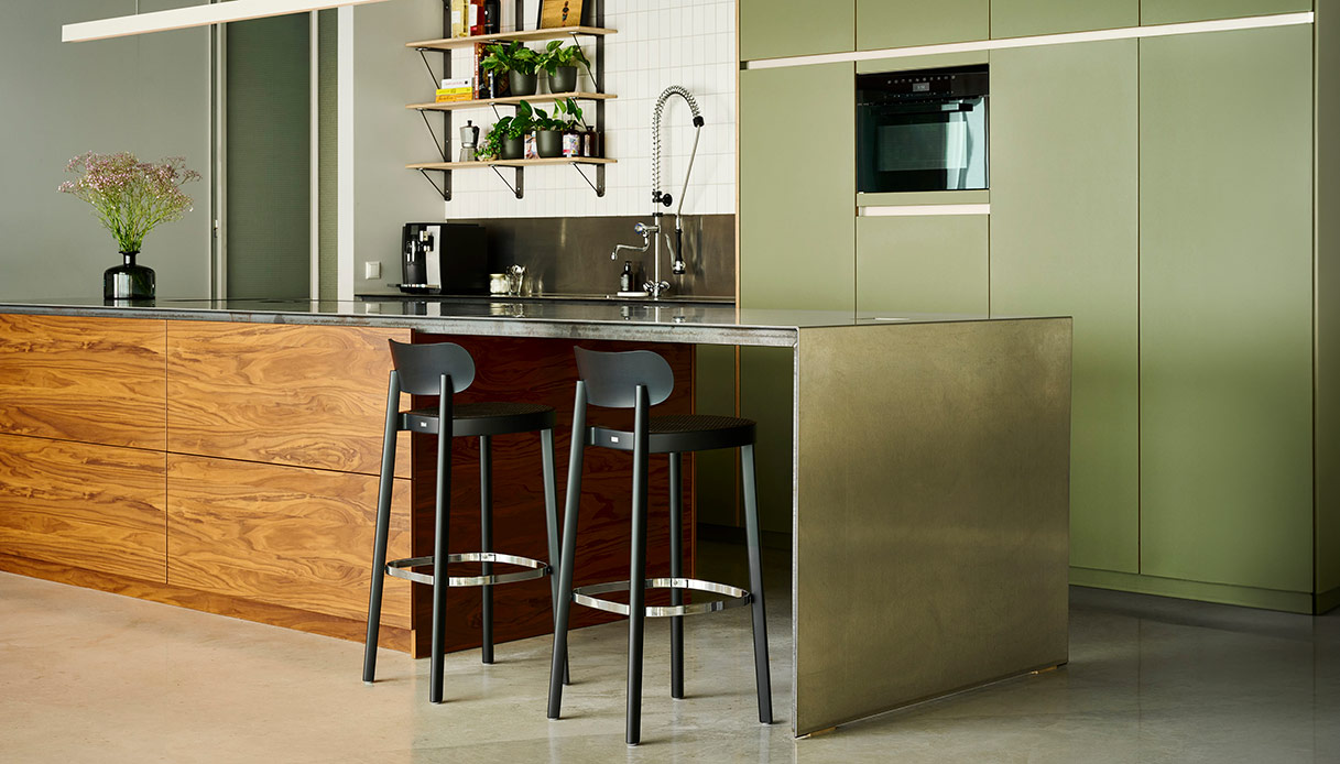 Sgabello Thonet H 118 Dark Melange con seduta in paglia viennese scura