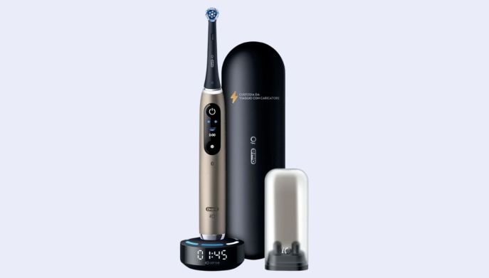 Oral-B iO Series 10 con base intelligente iO Sense, custodia da viaggio e accessori.