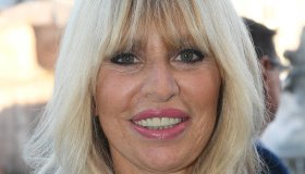 Grande Fratello Vip, tutte contro Alessandra Mussolini: “Fatemi uscire”