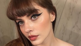 Annalisa, look infuocato con tacchi scultura per la nuova avventura