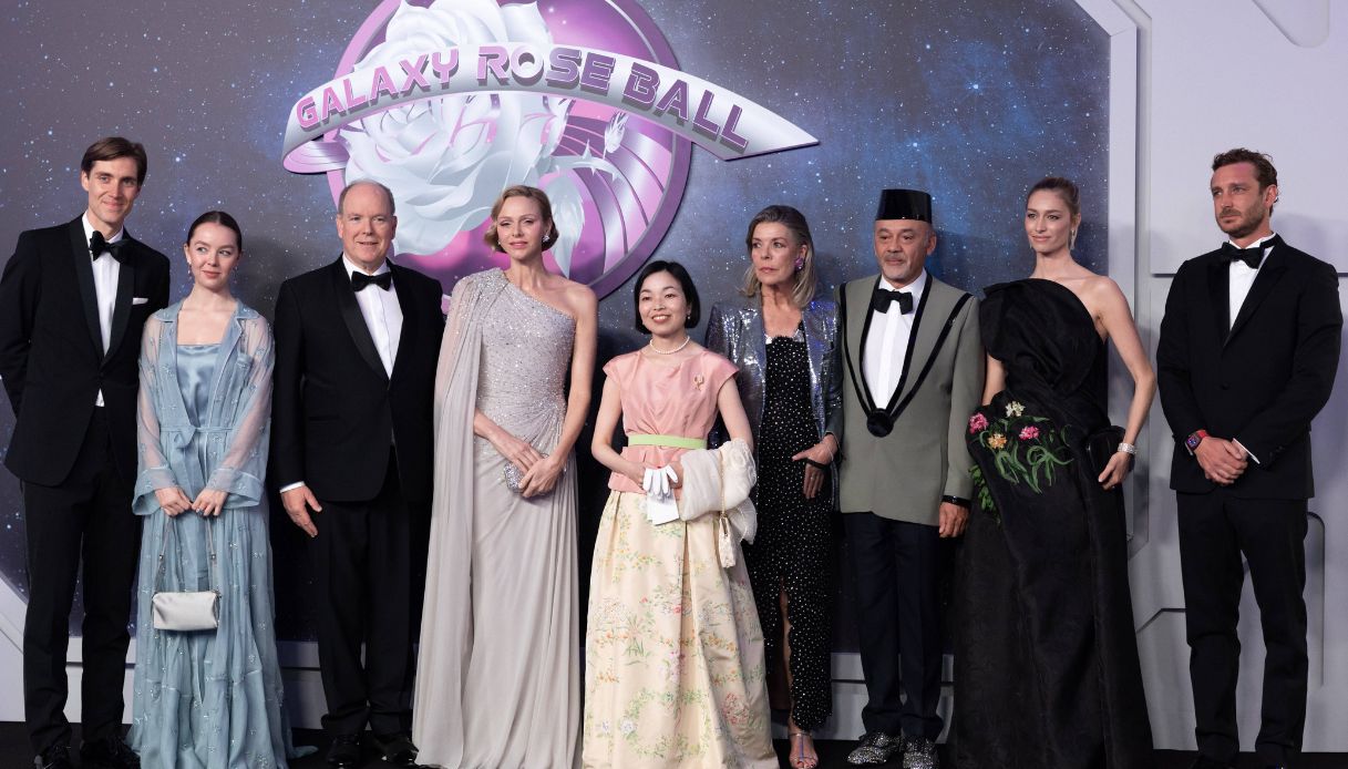 Charlène di Monaco e Beatrice Borromeo “spaziali” per il Ballo della Rosa