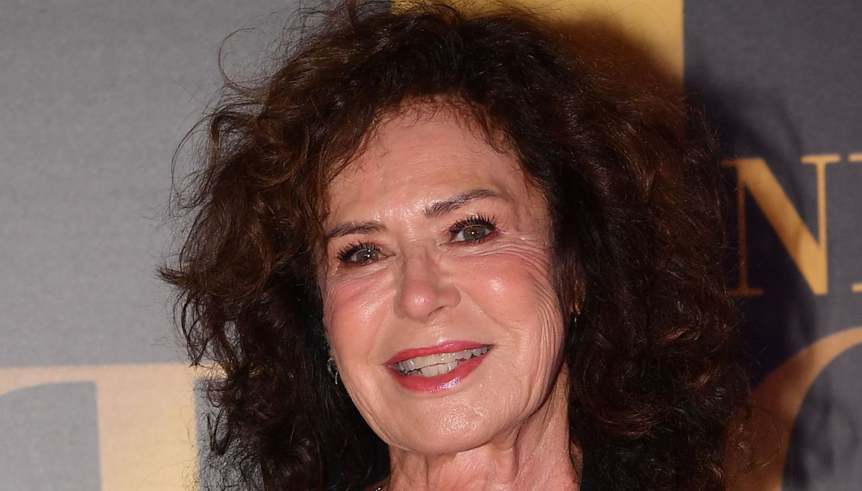 Corinne Clery si sposa a 76 anni e lascia il teatro: “Un nuovo capitolo”