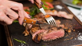 Cottura su pietra, quali cibi sono più adatti e i vantaggi