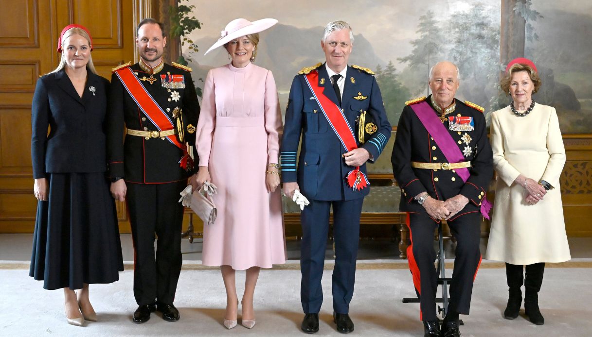 La famiglia reale norvegese con i sovrani del Belgio