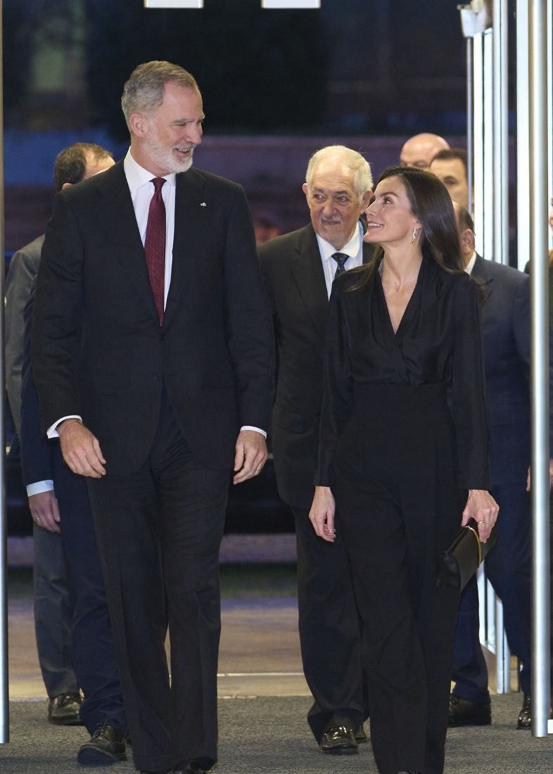 Felipe e Letizia affettuosi