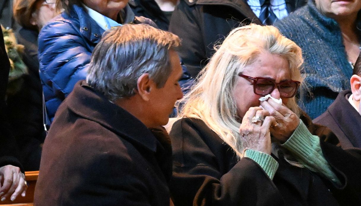 Mara Venier ai funerali di Enrica Bonaccorti con Valerio Rossi Albertini