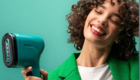 Questo ferro mini più venduto, che stira, rinfresca e igienizza i capi, è una salvezza per chi odia stirare