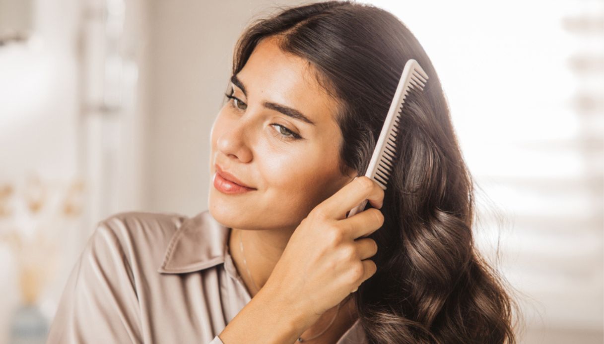 Elimina il crespo, cura i capelli e illumina: questo olio è eccezionale. E tutti lo vogliono (anche le celeb)