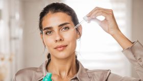 3 segnali che la tua pelle ha bisogno di collagene e un siero, tra i più venduti, che risolve il problema