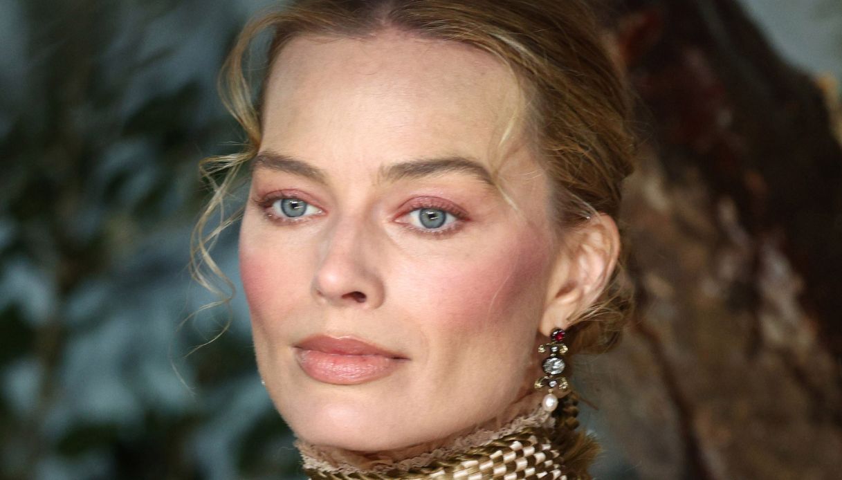 Margot Robbie, il rossetto visto in Cime Tempestose è su Amazon e costa solo 7 euro