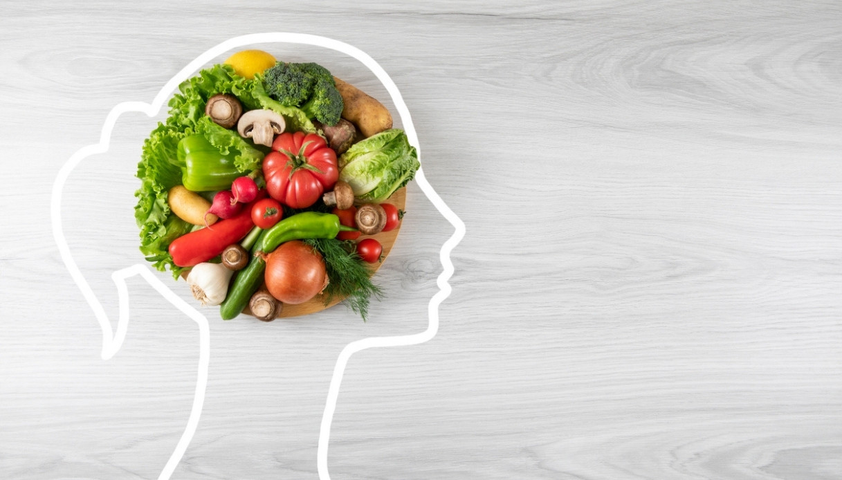 Allarme sui cibi che “fanno male” alla mente, quali sono e quali invece inserire, secondo gli esperti