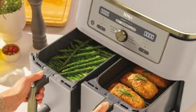 Due zone di cottura, pasti per 9 persone e design di lusso: questa friggitrice ad aria è l’oggetto del desiderio di ogni cucina