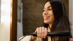 Perché chi prova la piastra per capelli a vapore non la lascia più e il modello a prezzo mini su cui investire ora