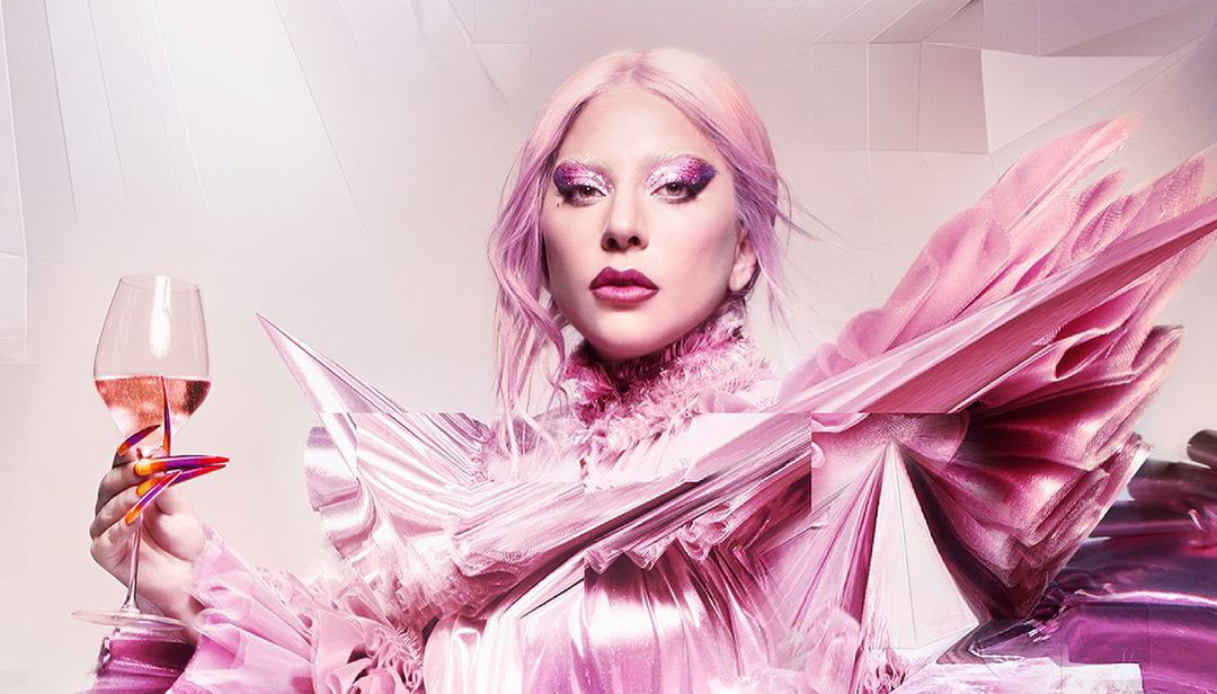Lady Gaga compie gli anni, 40 anni di trasformazioni: da American Horror Story a House of Gucci