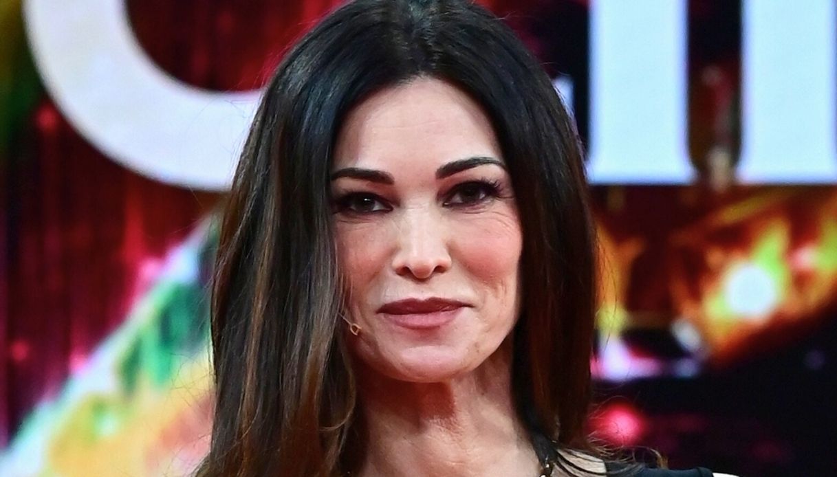 Manuela Arcuri, a Le Iene il monologo contro l’amica dopo l’addio al marito