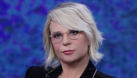 Serale Amici 25, le anticipazioni del 28 marzo: ospiti internazionali e due eliminazioni