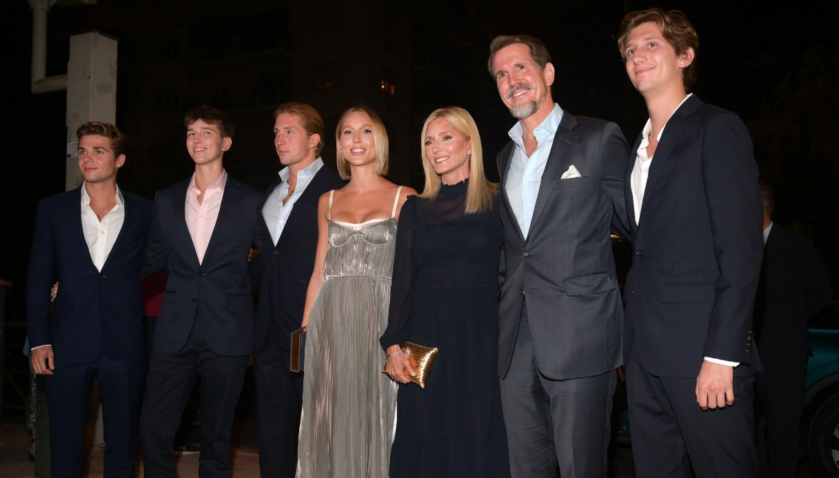 Marie-Chantal e Pavlos di Grecia con i cinque figli