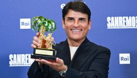 Sal Da Vinci cade dalle scale a Domenica In: lo spavento di Mara Venier