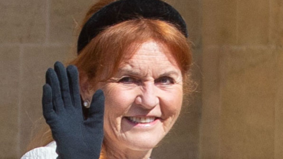 “Re Carlo è furibondo”, Sarah Ferguson pronta a svelare tutto su Epstein in un libro.