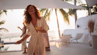 Stasera a letto tardi, anticipazioni del 3 marzo: i The Jackal accolgono Carlo Conti