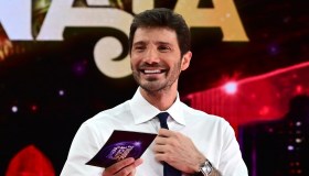Stasera tutto è possibile, le pagelle: perché De Martino è tornato (7), programma troppo napoletano (8)