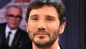 Affari Tuoi, Stefano De Martino imbarazzato per il gesto del concorrente: “L’ho toccato”