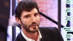 Affari Tuoi, Stefano De Martino stanco e senza parole: “Vengono tutti qui”